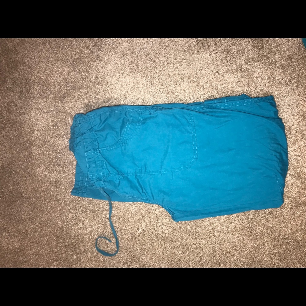 Turquoise scrubs - Picture 2 of 2